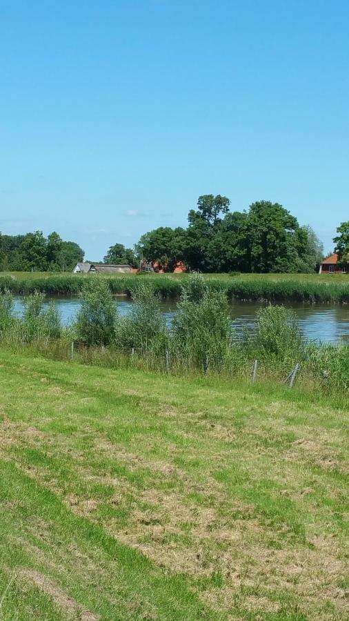 Am Kanal Neuhaus an der Oste Esterno foto